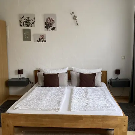 Kronengarten Apartment *